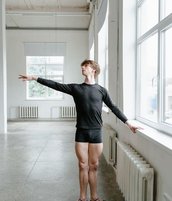 Man in a controlled athletic pose focusing on his form.